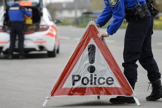 Jeudi matin, deux personnes ont perdu la vie dans leur véhicule calciné près de la Claire-aux-Moines et un motard s'est tué près de Moudon (photo d'illustration).